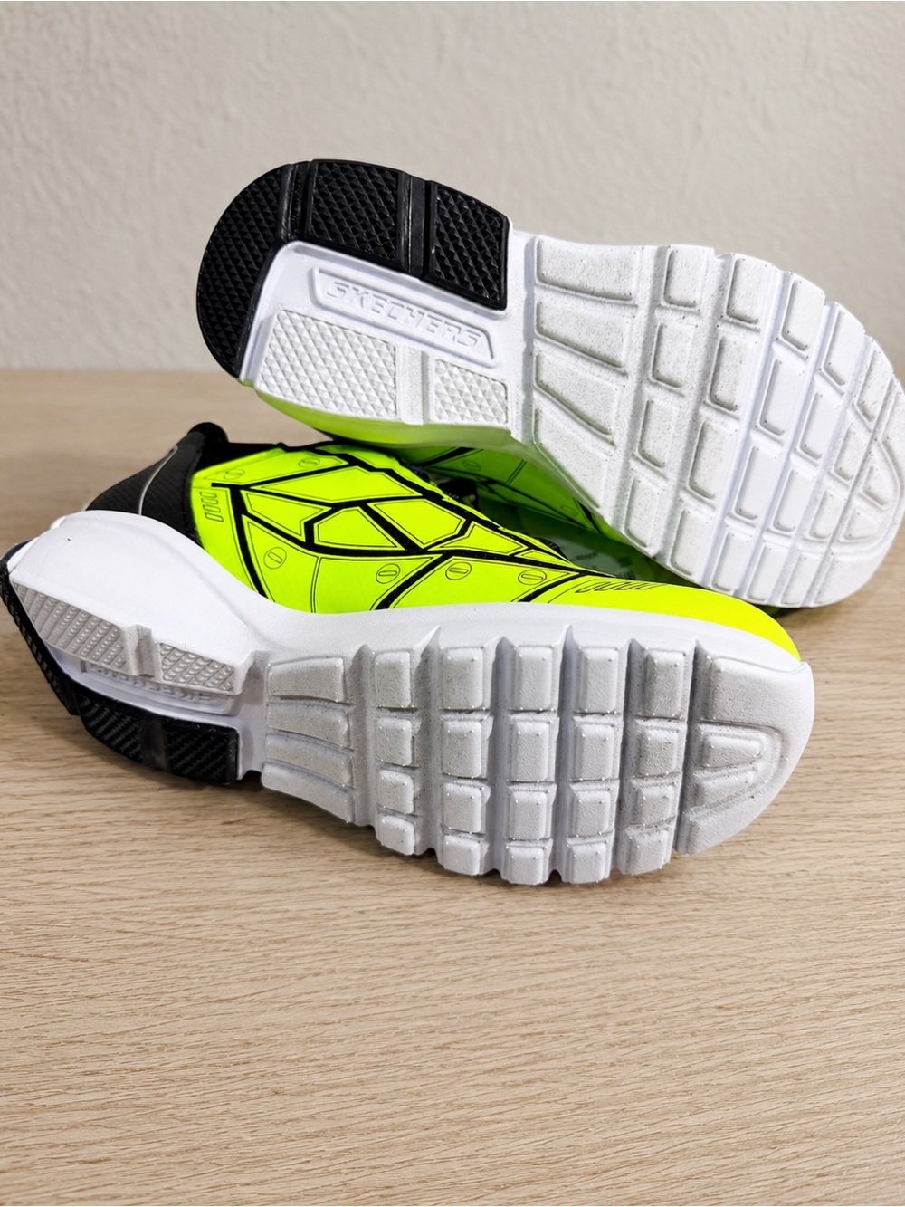 S Sport Step-Ins Kids Neon Green Sneakers Size 2 NWT - Picture 8 of 9